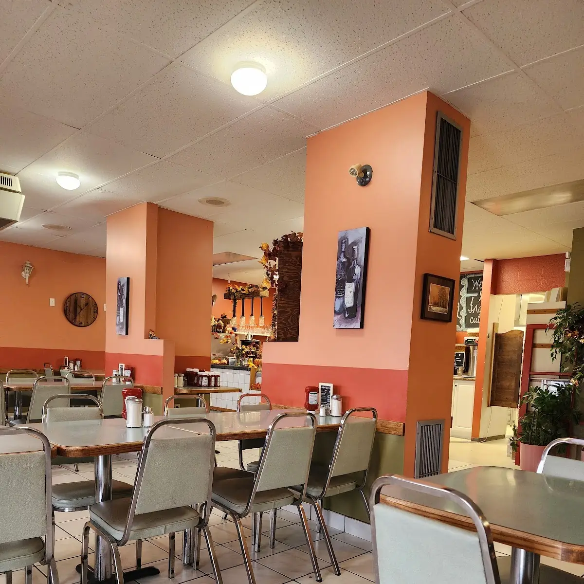 Vibe, Ambrosia Family Restaurant