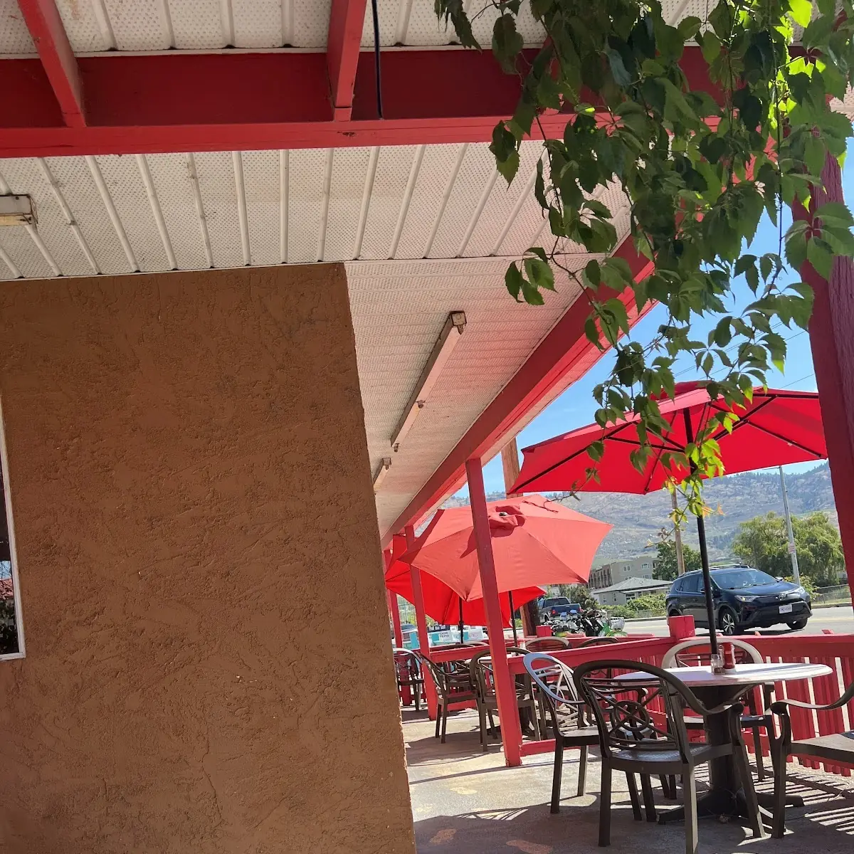 Vibe, Ambrosia Family Restaurant