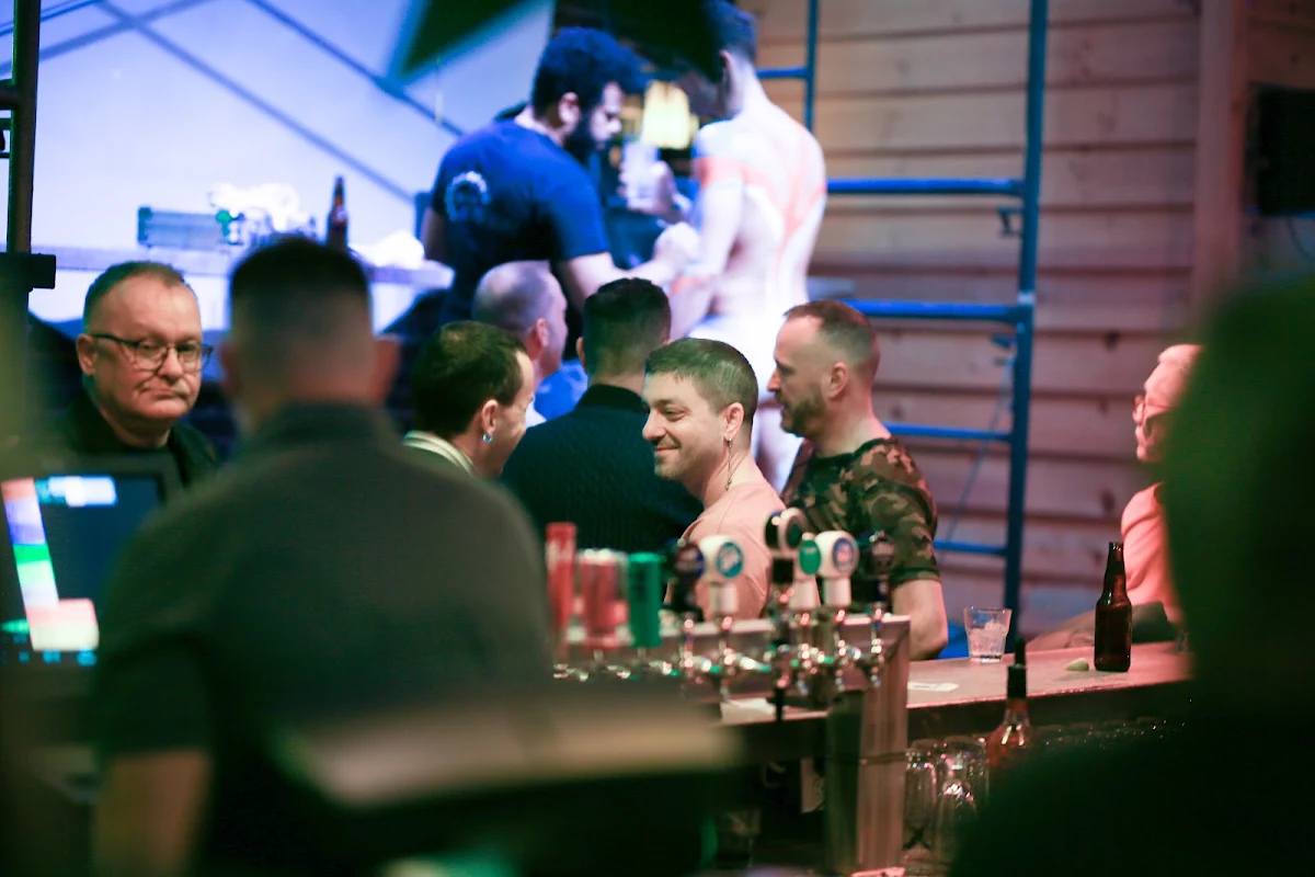 Vibe, Aigle Noir