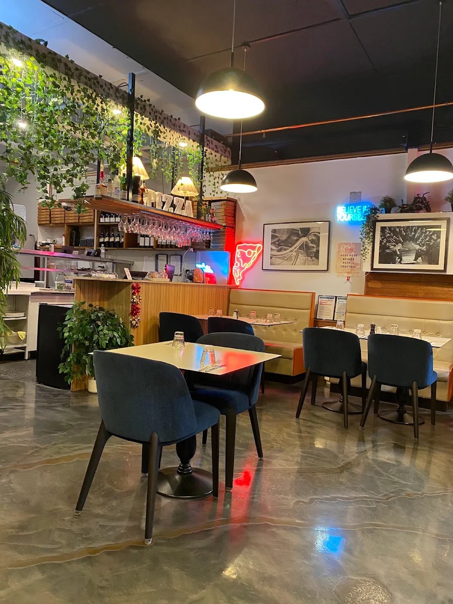 Vibe, La Q Woodfire Pizza & Italian Restaurant (BYO)