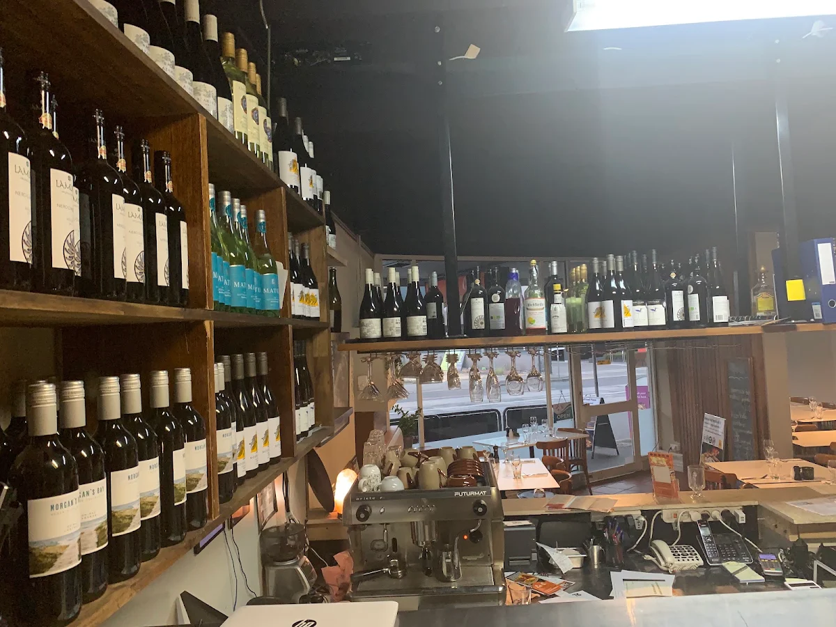 Vibe, La Q Woodfire Pizza & Italian Restaurant (BYO)
