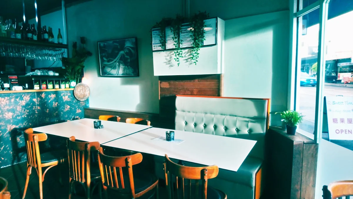 Vibe, La Q Woodfire Pizza & Italian Restaurant (BYO)