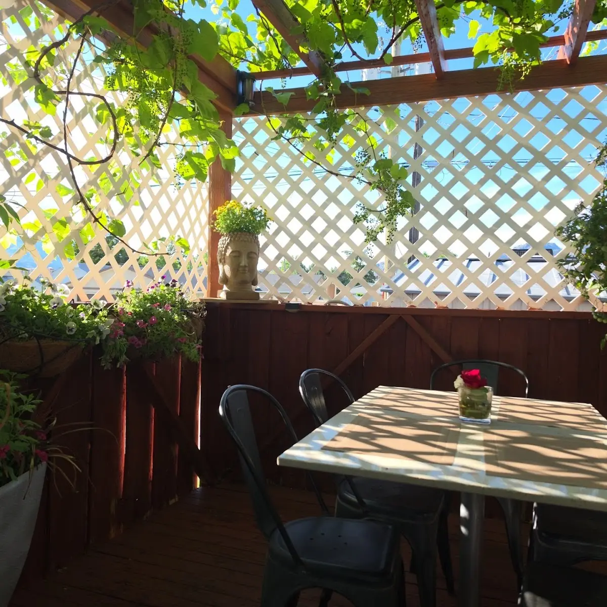 Vibe, Dolci Thai Bistro
