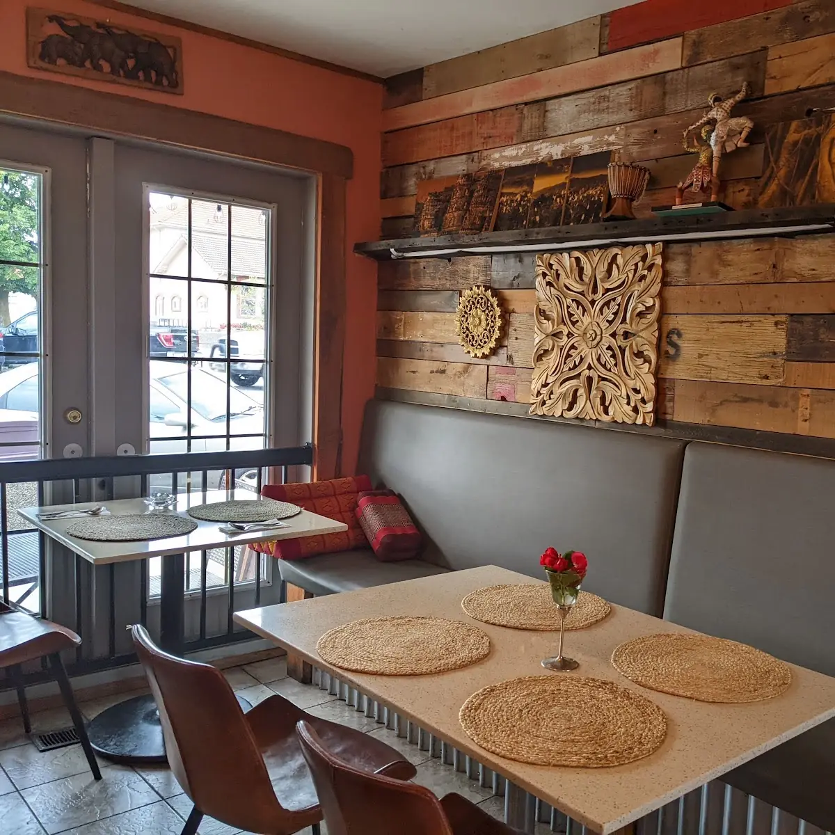 Vibe, Dolci Thai Bistro