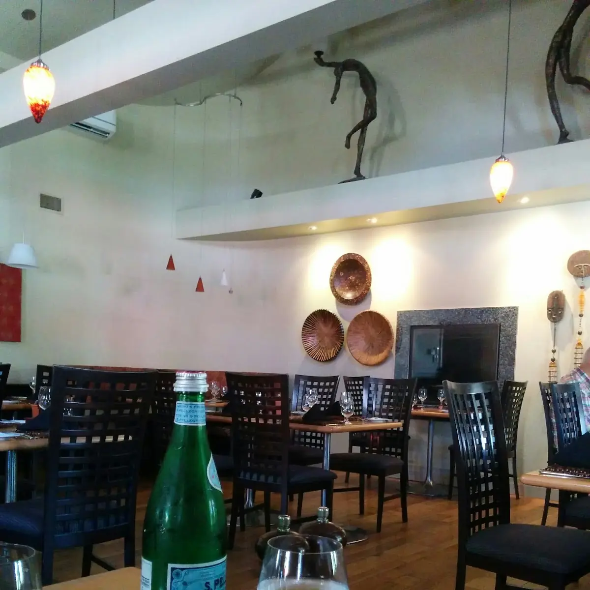 Food & drink, Zees Wine Bar & Grill