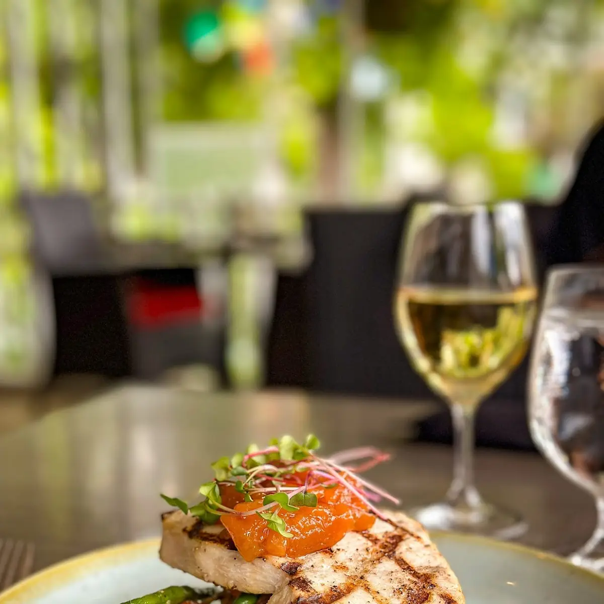 Food & drink, Zees Wine Bar & Grill
