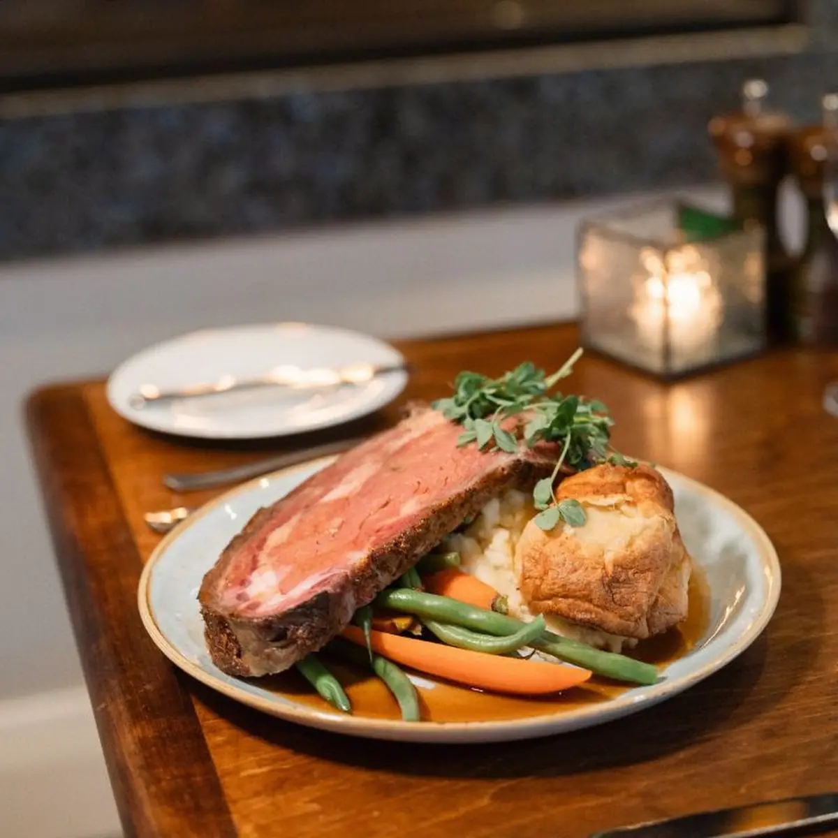 Food & drink, Zees Wine Bar & Grill