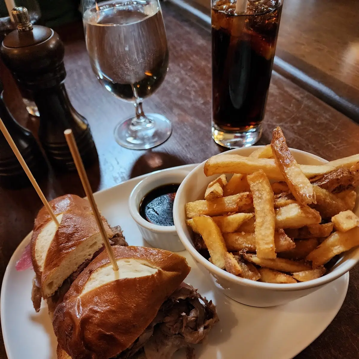 Food & drink, Zees Wine Bar & Grill