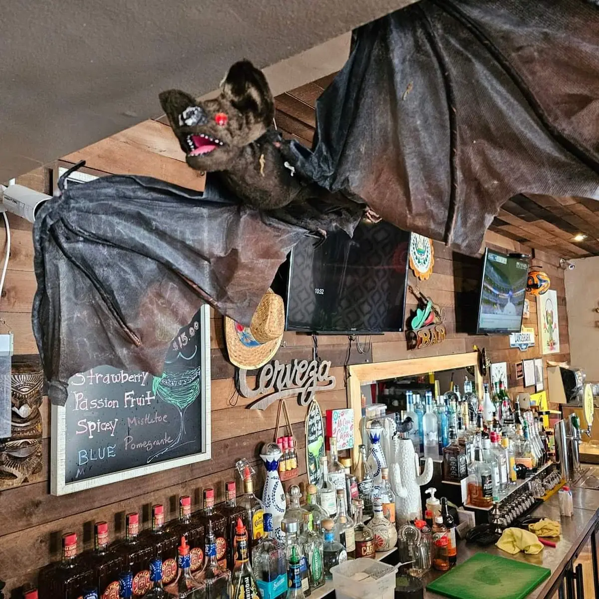 Vibe, Mi Casita Restaurant & Bar