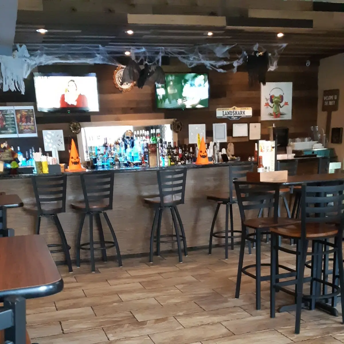 Vibe, Mi Casita Restaurant & Bar