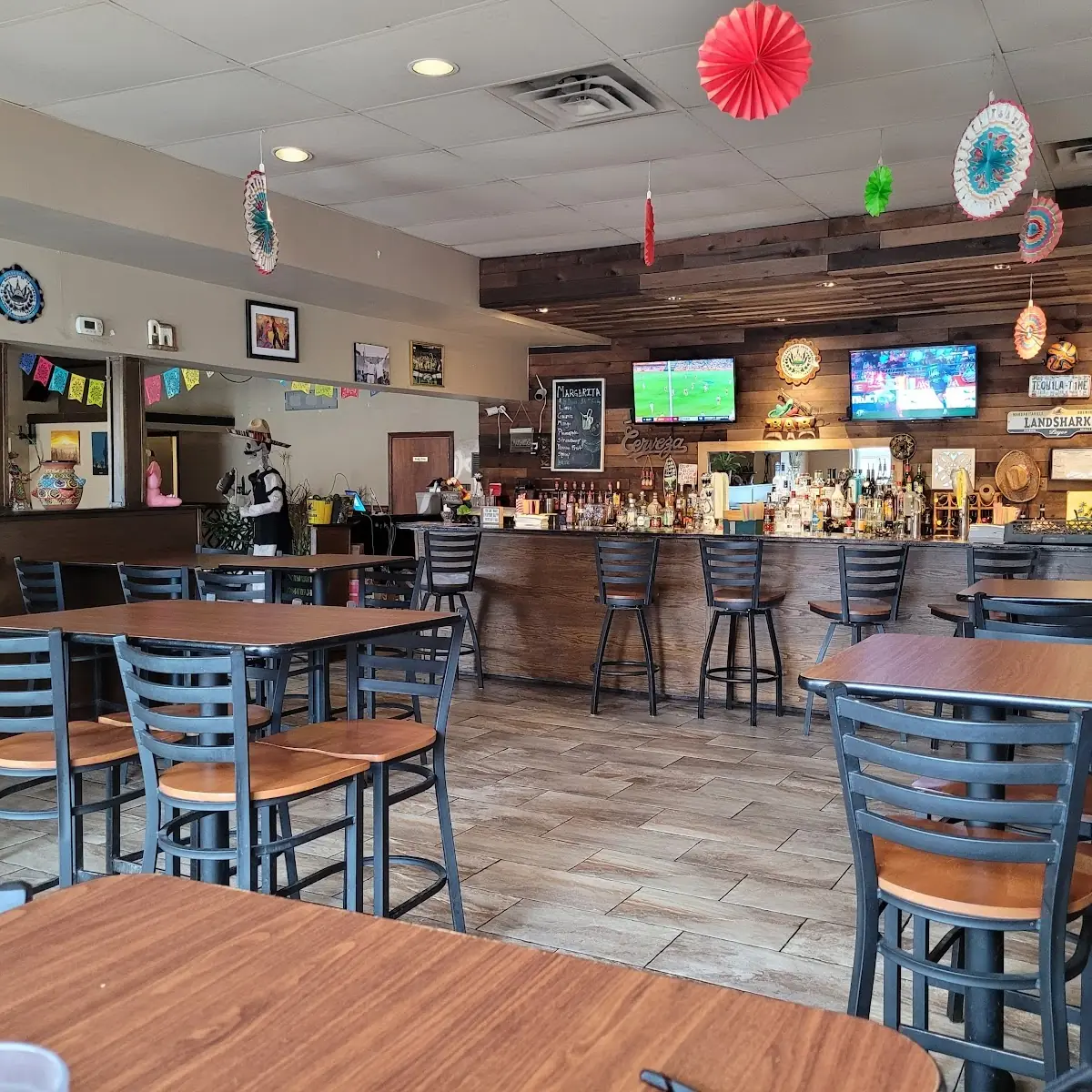 Vibe, Mi Casita Restaurant & Bar