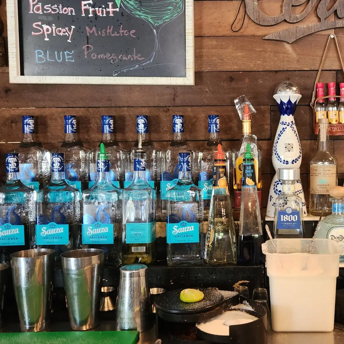 Vibe, Mi Casita Restaurant & Bar
