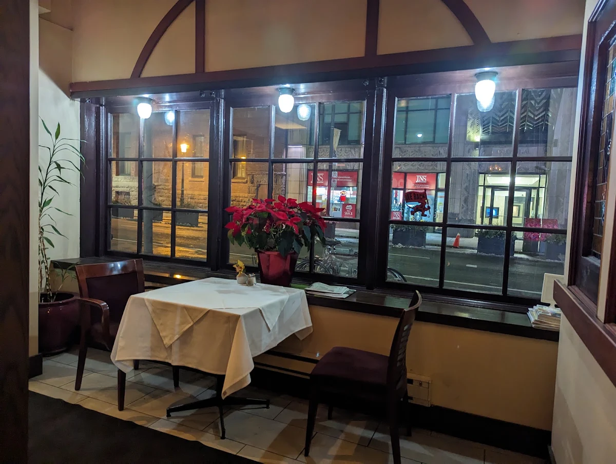 Vibe, Bardi's Steak House