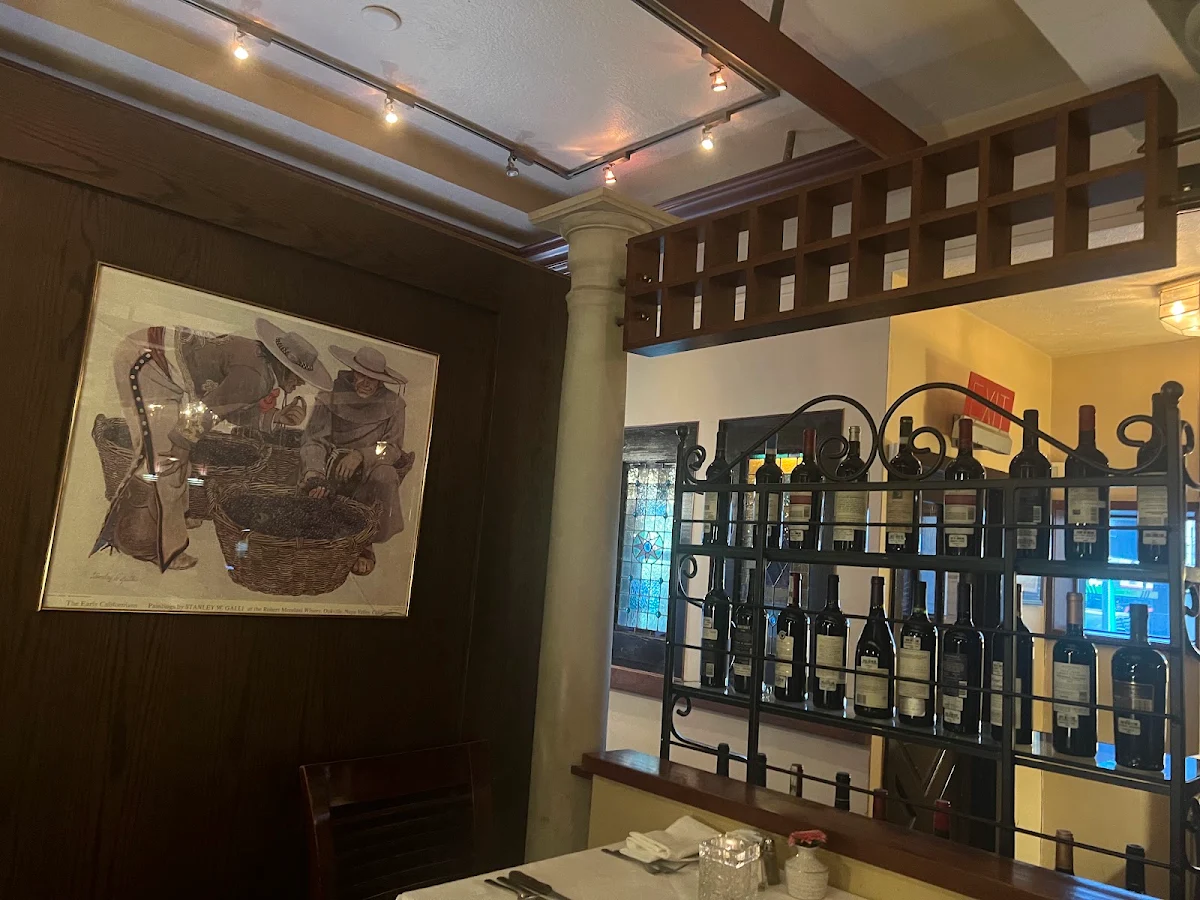 Vibe, Bardi's Steak House