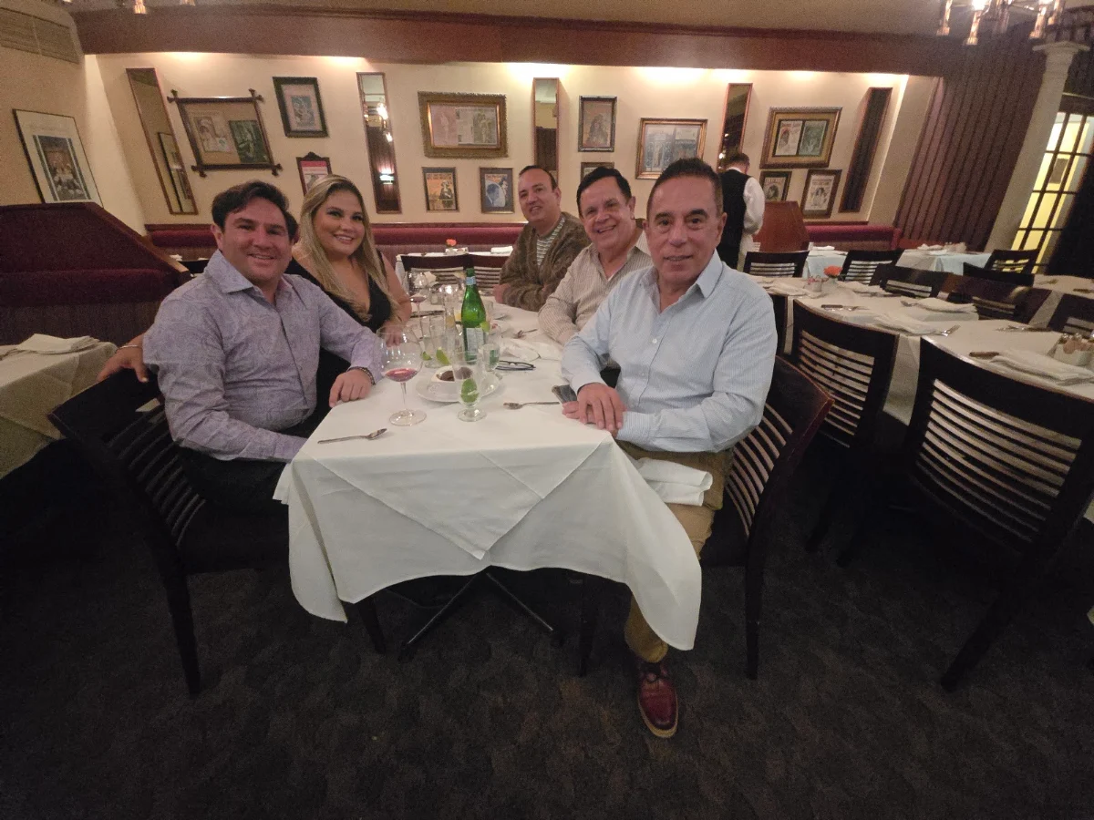 Vibe, Bardi's Steak House