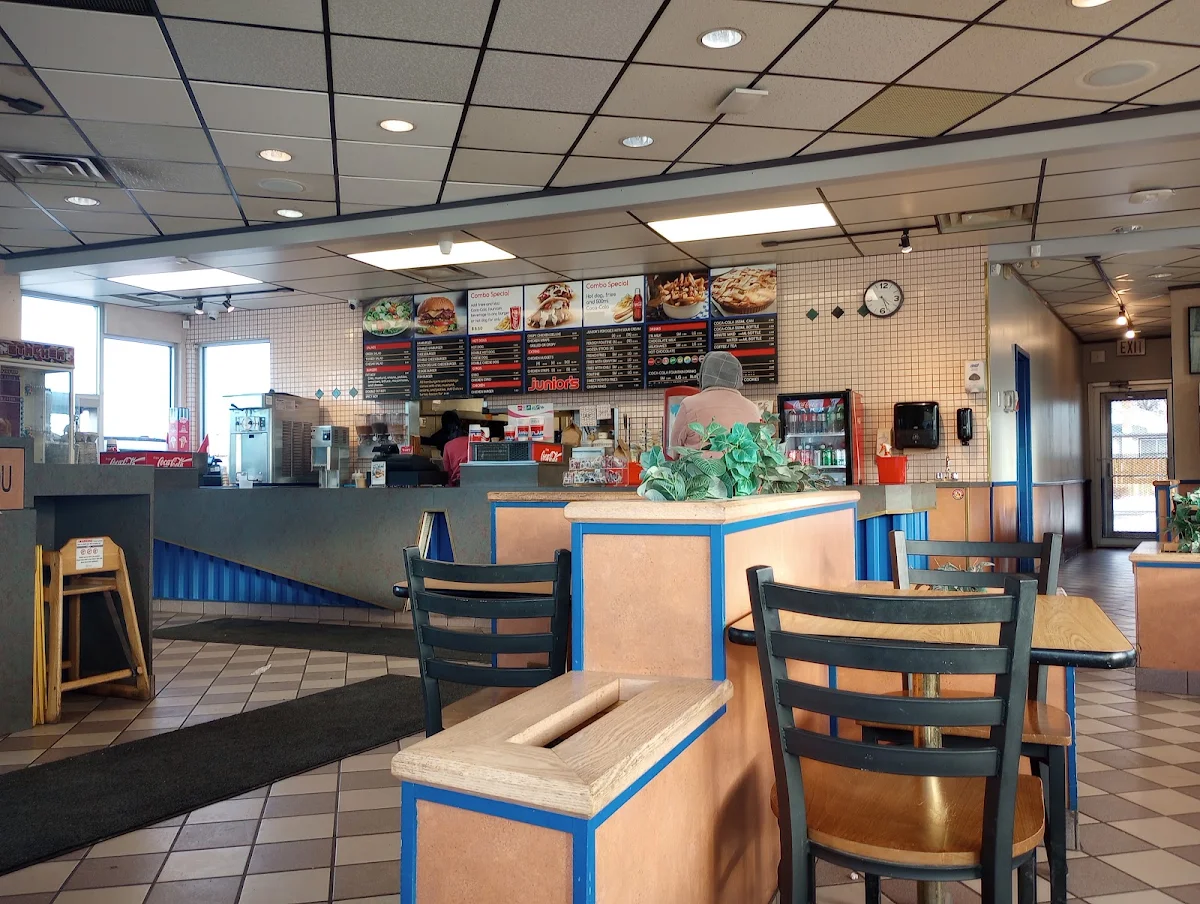 Vibe, Junior's Restaurant