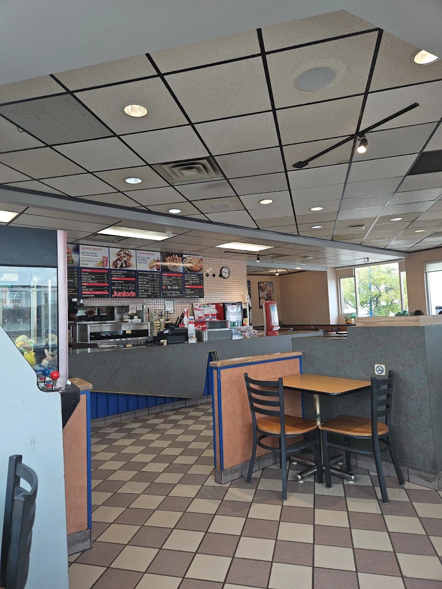 Vibe, Junior's Restaurant