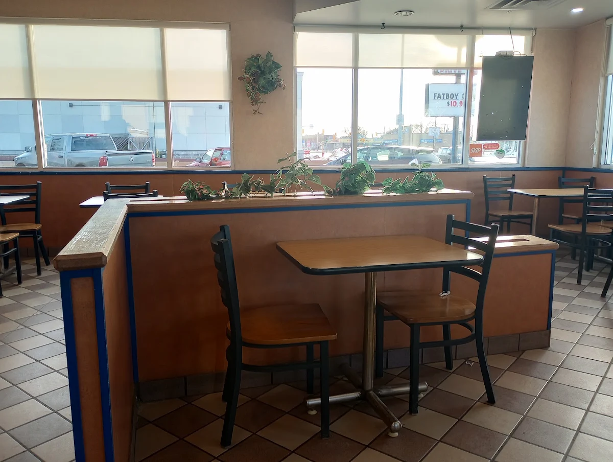 Vibe, Junior's Restaurant