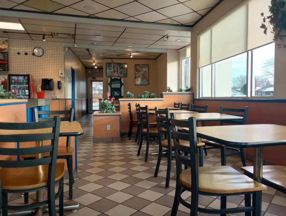 Vibe, Junior's Restaurant