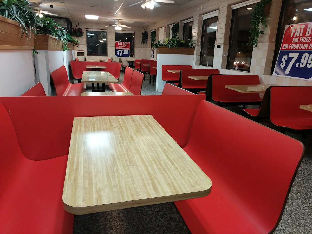 Vibe, Junior's Restaurant