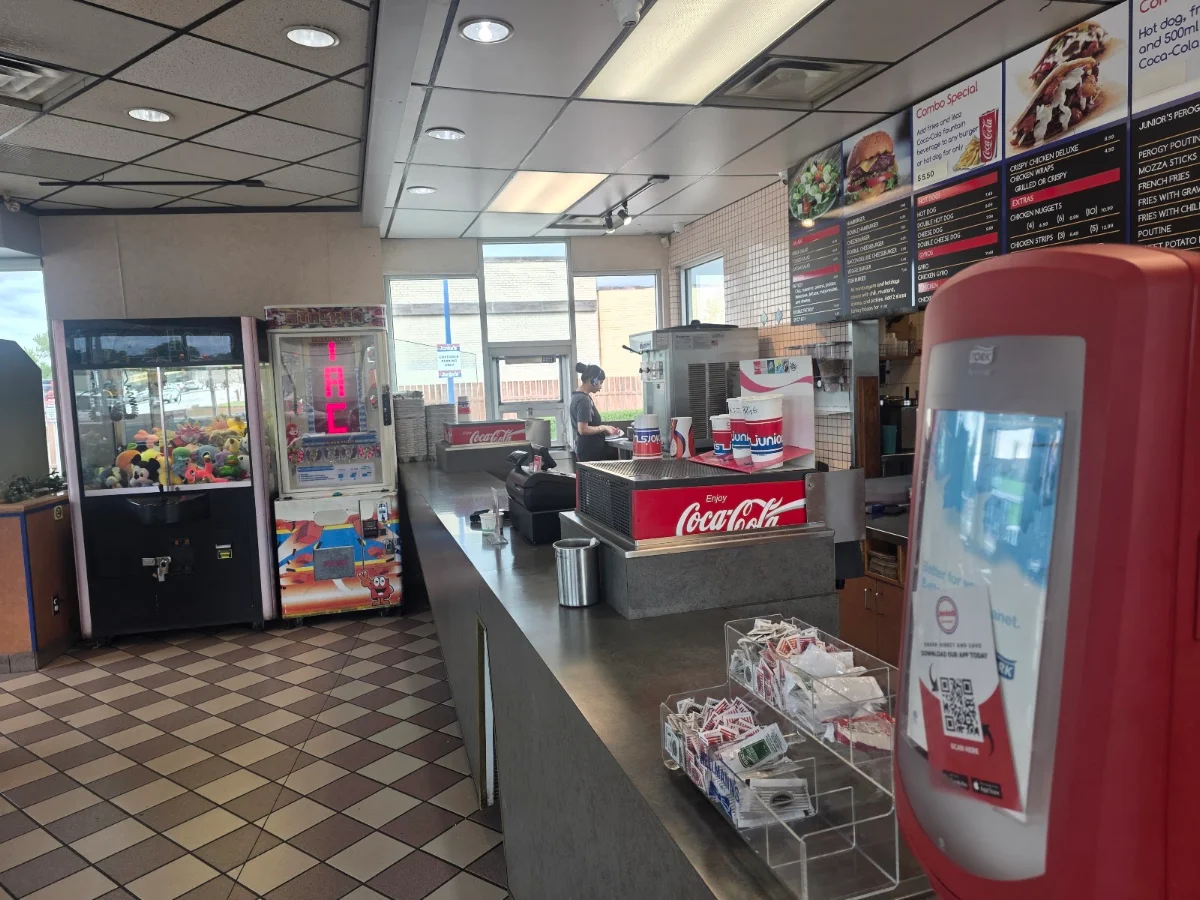 Vibe, Junior's Restaurant