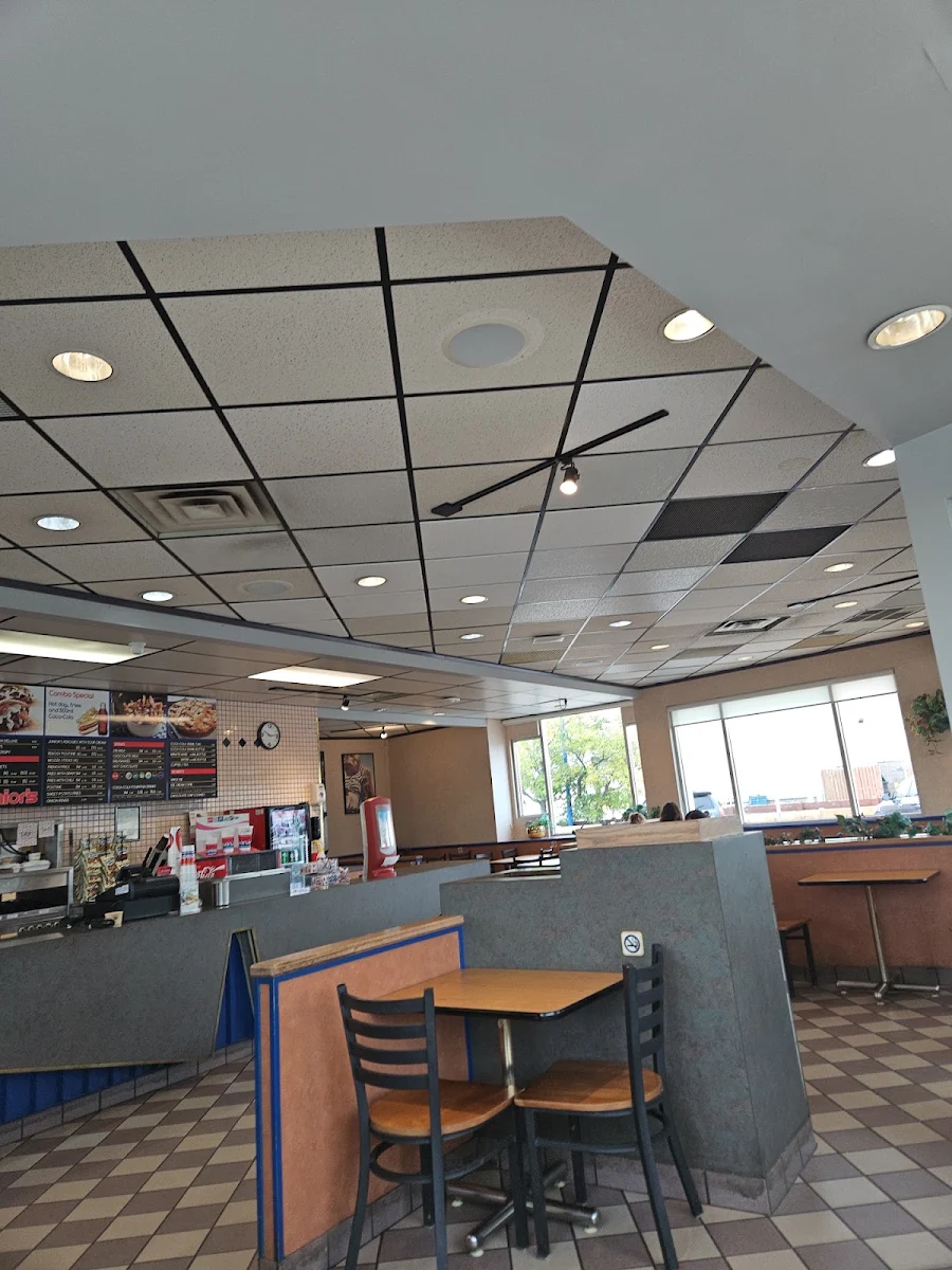 Vibe, Junior's Restaurant