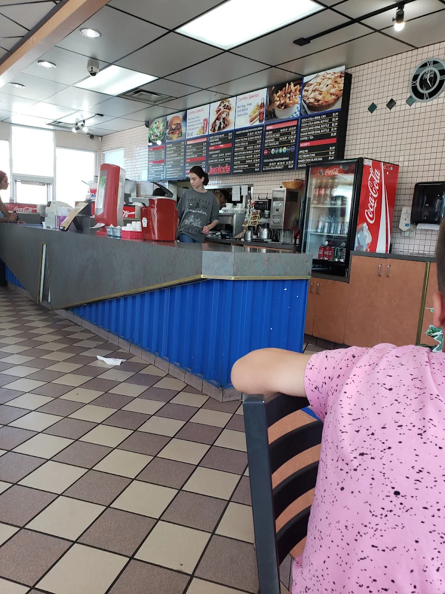 Vibe, Junior's Restaurant