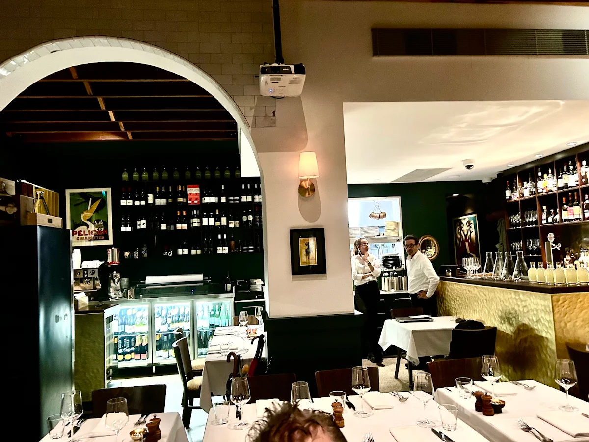 Vibe, Verde Restaurant