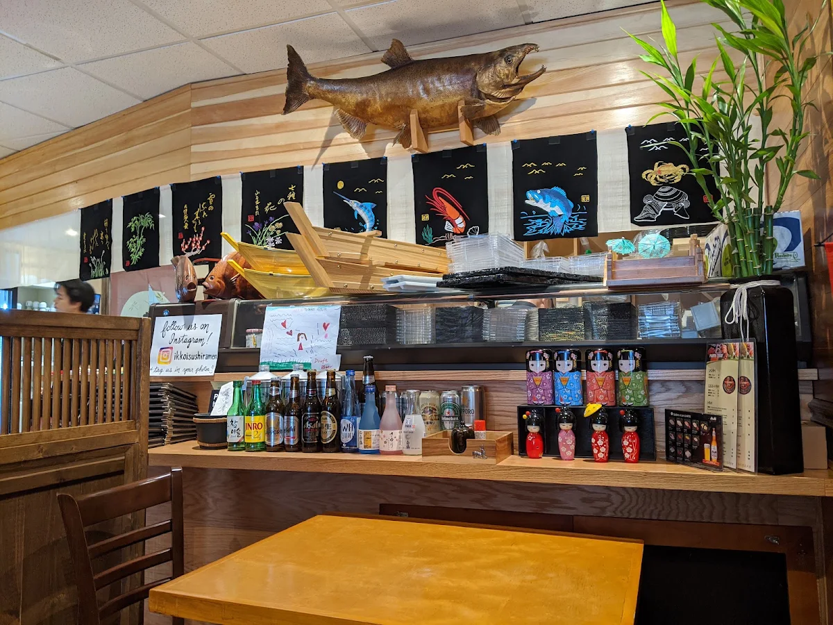 Vibe, Ikkoi Sushi & Ramen Japanese Cuisine