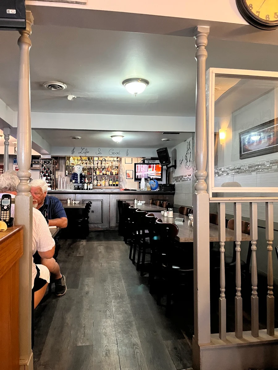 Vibe, Phil's Family Restaurant