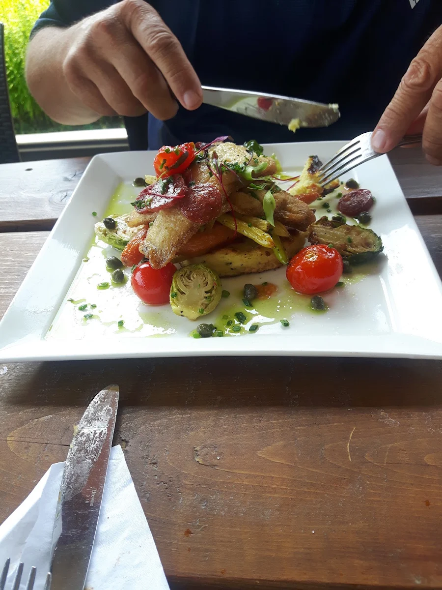 Food & drink, Le Macintosh Pub Bromont Inc.