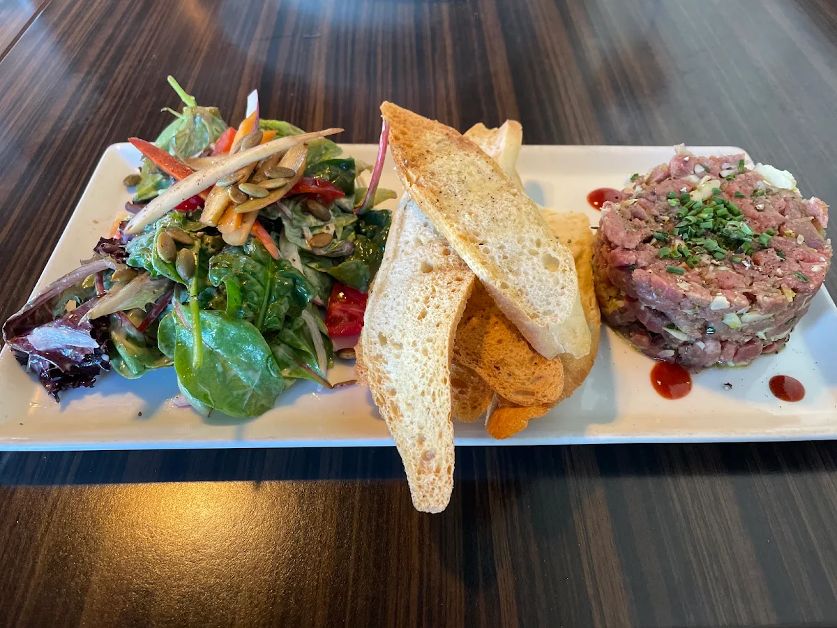 Food & drink, Le Macintosh Pub Bromont Inc.
