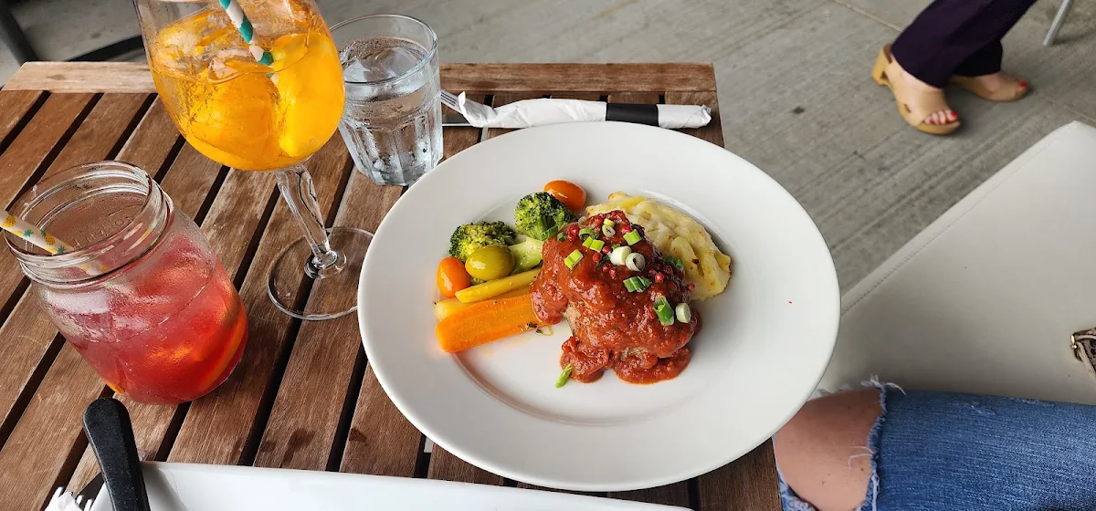 Food & drink, Le Macintosh Pub Bromont Inc.