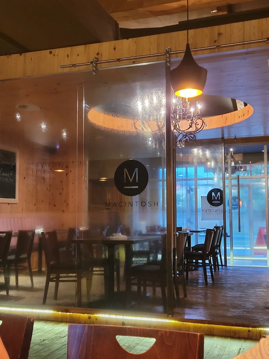 Vibe, Le Macintosh Pub Bromont Inc.