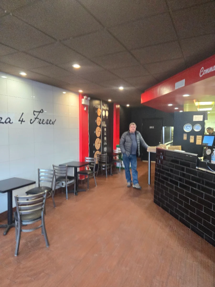 Vibe, Pizza 4 Frères Beaubien