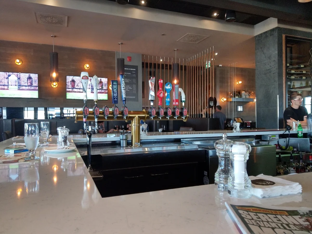 Vibe, Express St-Hubert