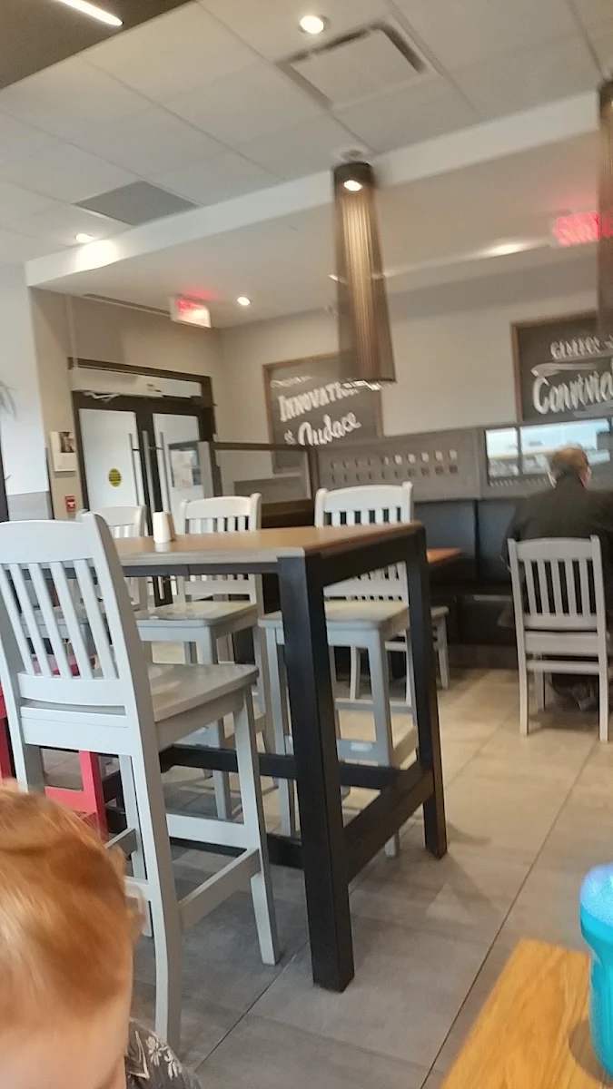 Vibe, Express St-Hubert