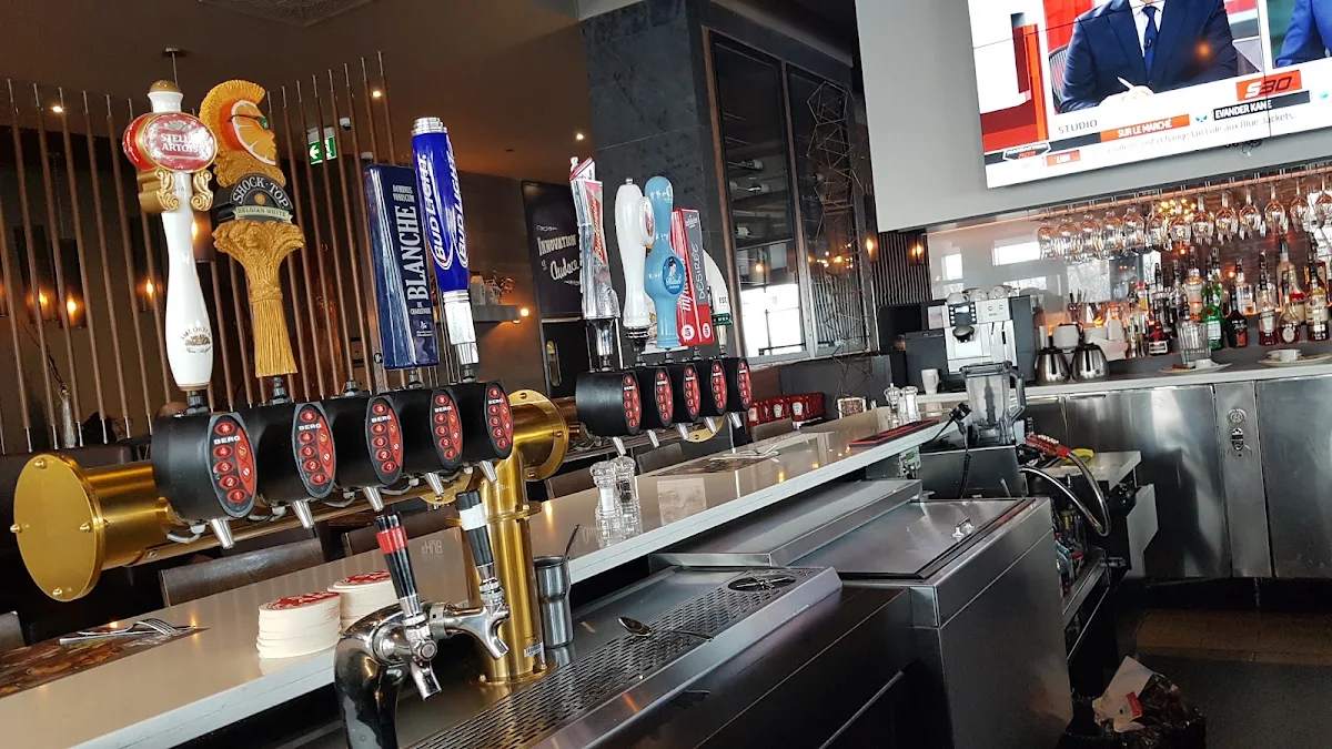 Vibe, Express St-Hubert