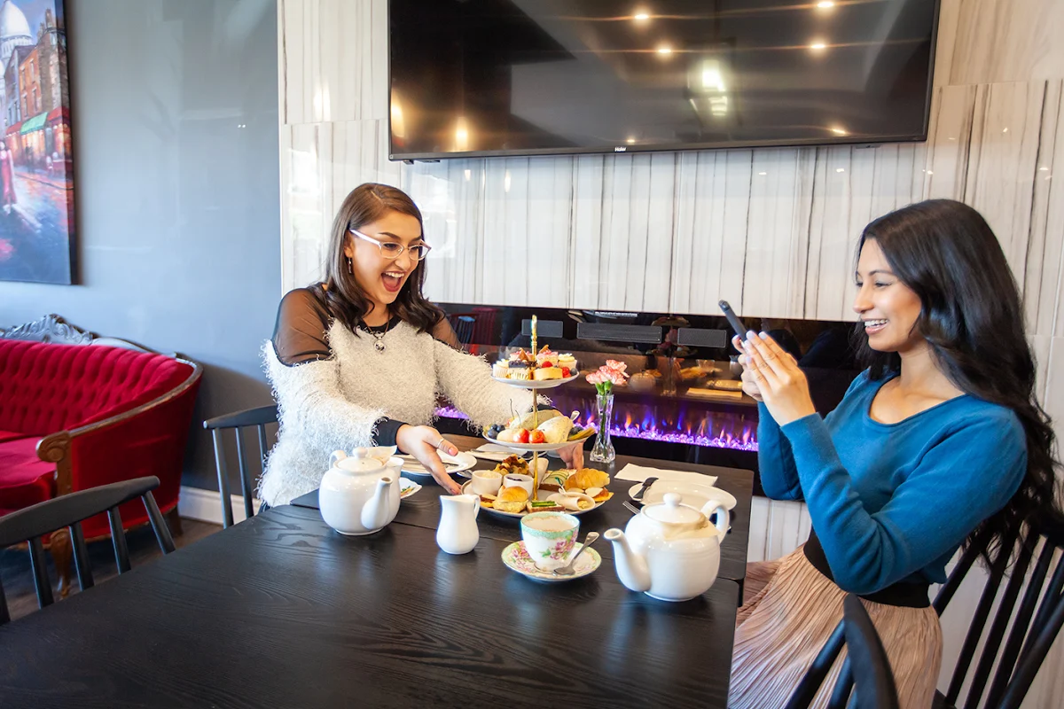 Vibe, Queen of Hearts Tea House