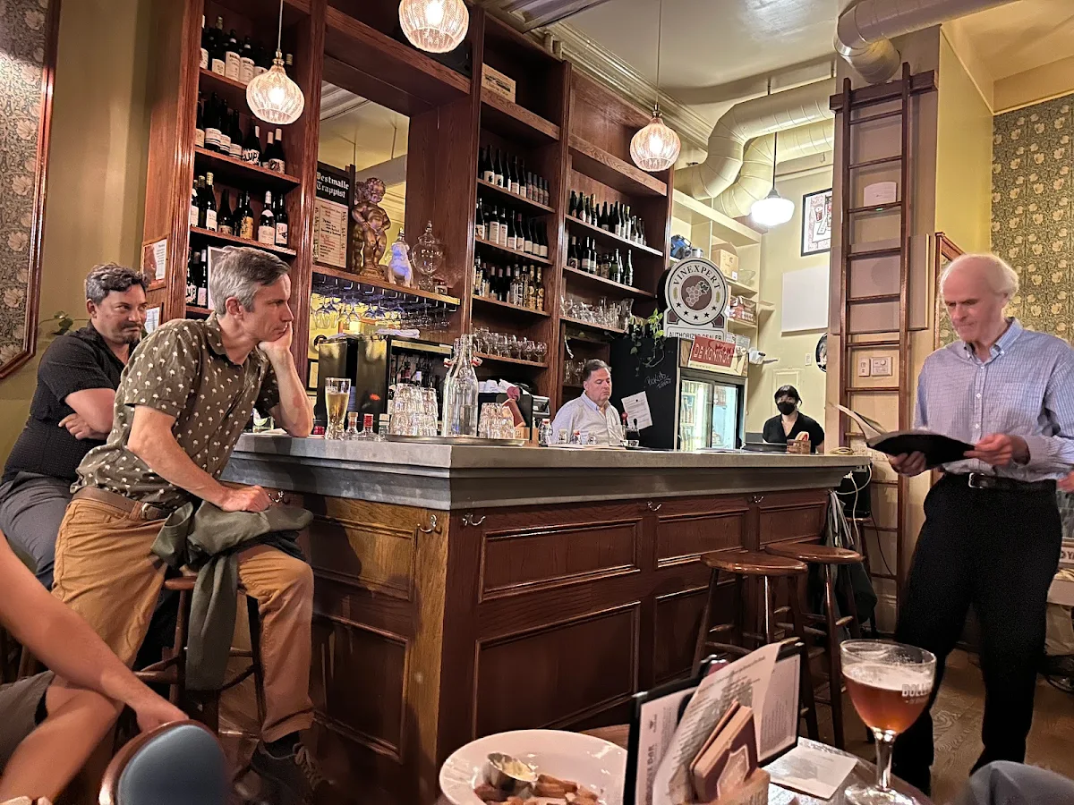 Vibe, Bijoux Bar