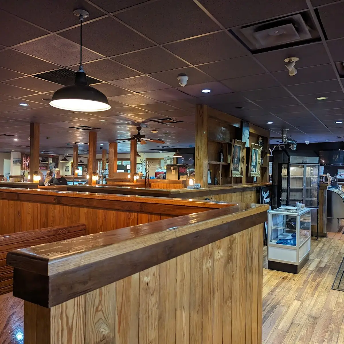 Vibe, Tommy's Bar-B-Q
