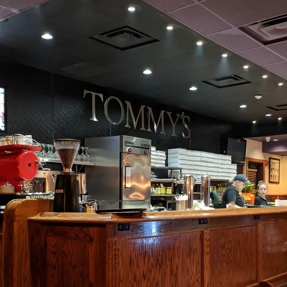 Vibe, Tommy's Bar-B-Q