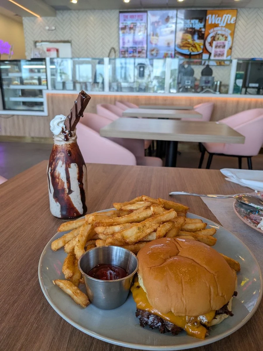 Food & drink, Holy Shakes Café. Dessert. Eatery.