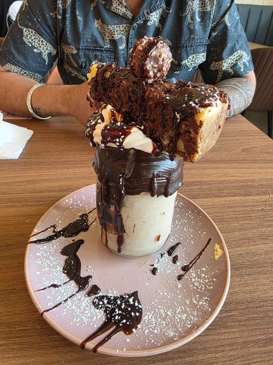 Food & drink, Holy Shakes Café. Dessert. Eatery.