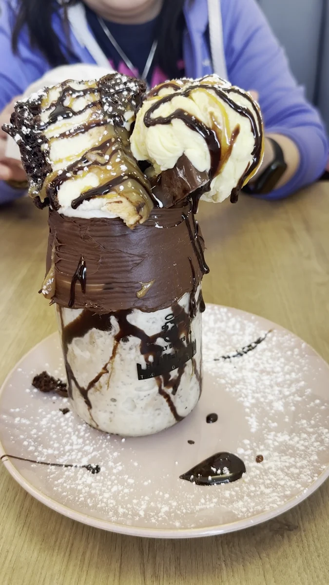 Food & drink, Holy Shakes Café. Dessert. Eatery.