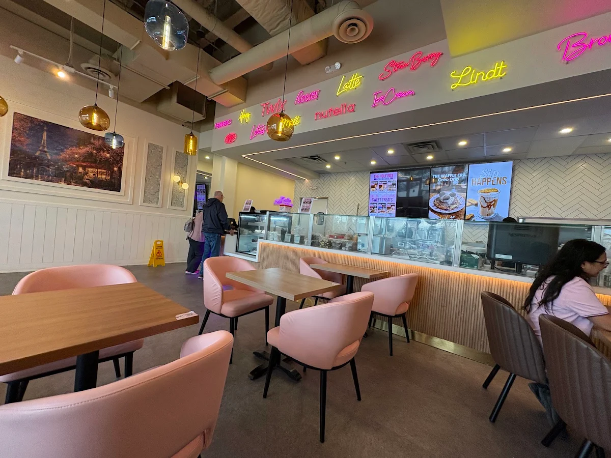 Vibe, Holy Shakes Café. Dessert. Eatery.