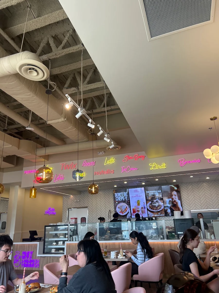Vibe, Holy Shakes Café. Dessert. Eatery.