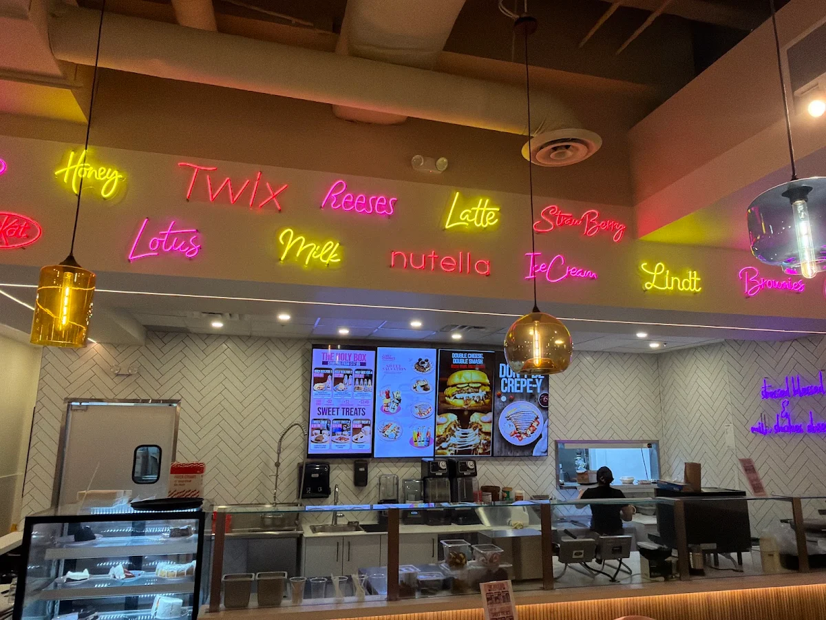 Vibe, Holy Shakes Café. Dessert. Eatery.