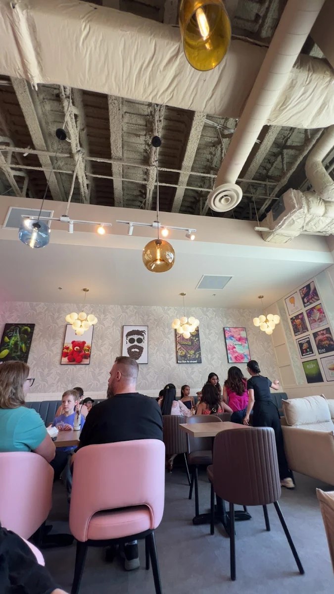 Vibe, Holy Shakes Café. Dessert. Eatery.