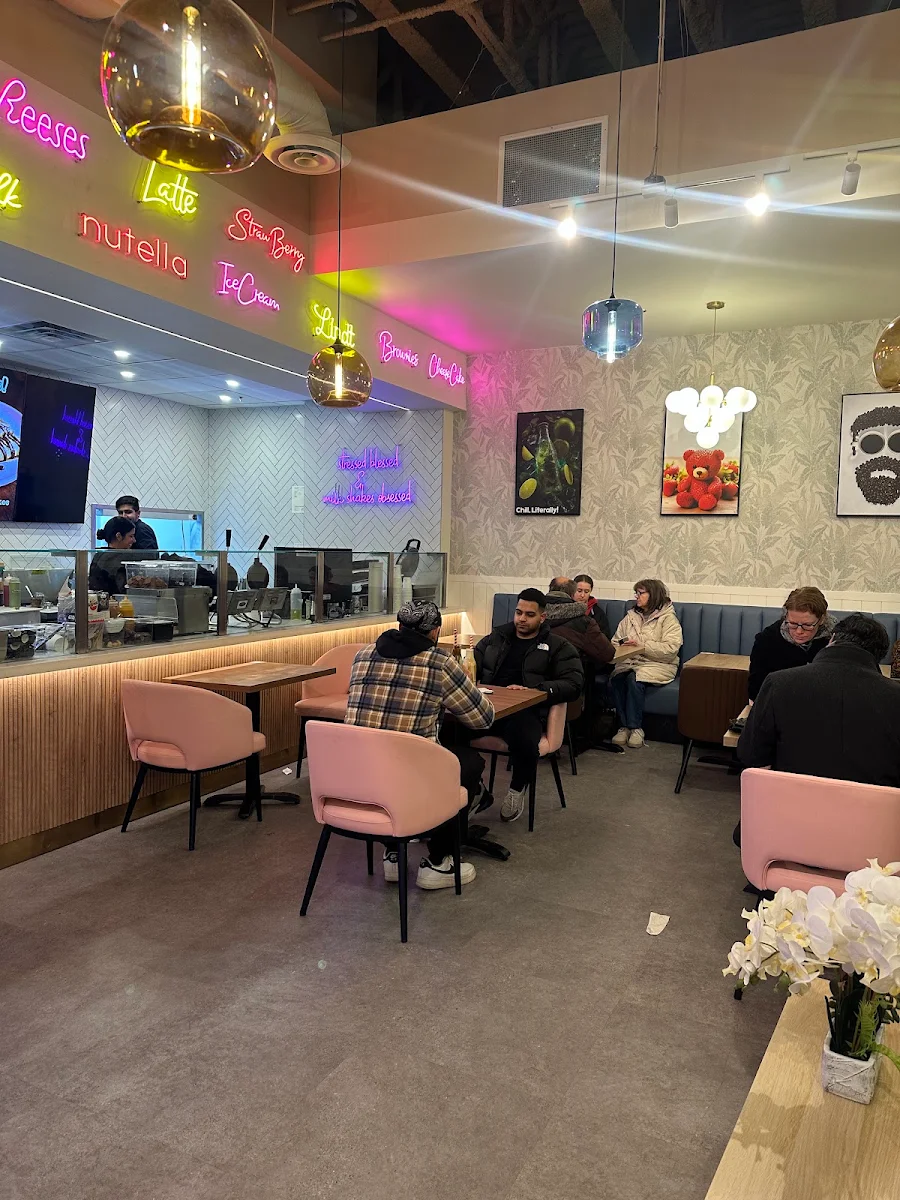 Vibe, Holy Shakes Café. Dessert. Eatery.